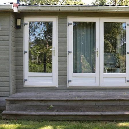 فيلا Tzummarumفي Een Chalet Met Prive Sauna En Tuin المظهر الخارجي الصورة
