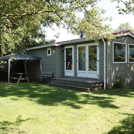فيلا Tzummarumفي Een Chalet Met Prive Sauna En Tuin المظهر الخارجي الصورة
