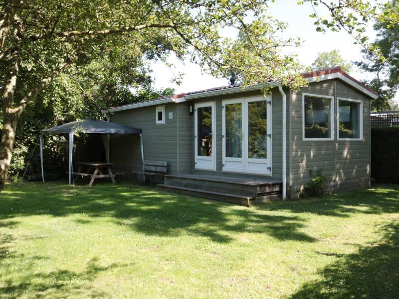 فيلا Tzummarumفي Een Chalet Met Prive Sauna En Tuin المظهر الخارجي الصورة