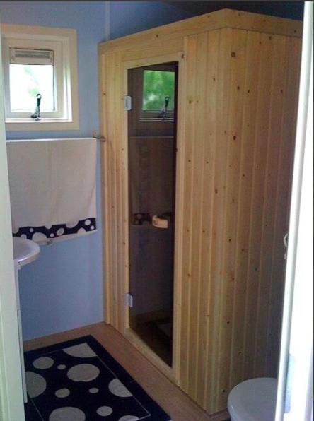 فيلا Tzummarumفي Een Chalet Met Prive Sauna En Tuin المظهر الخارجي الصورة